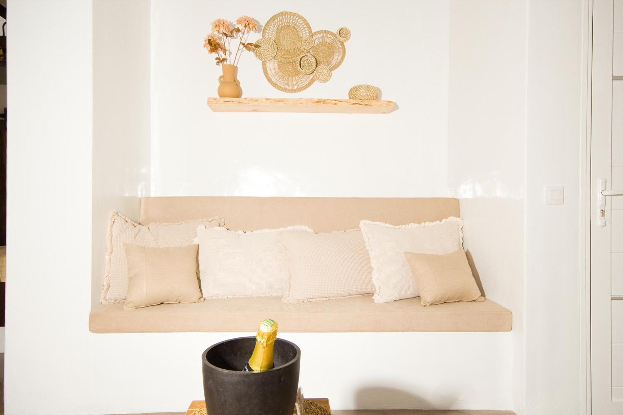 El Charco Lofts - By Az