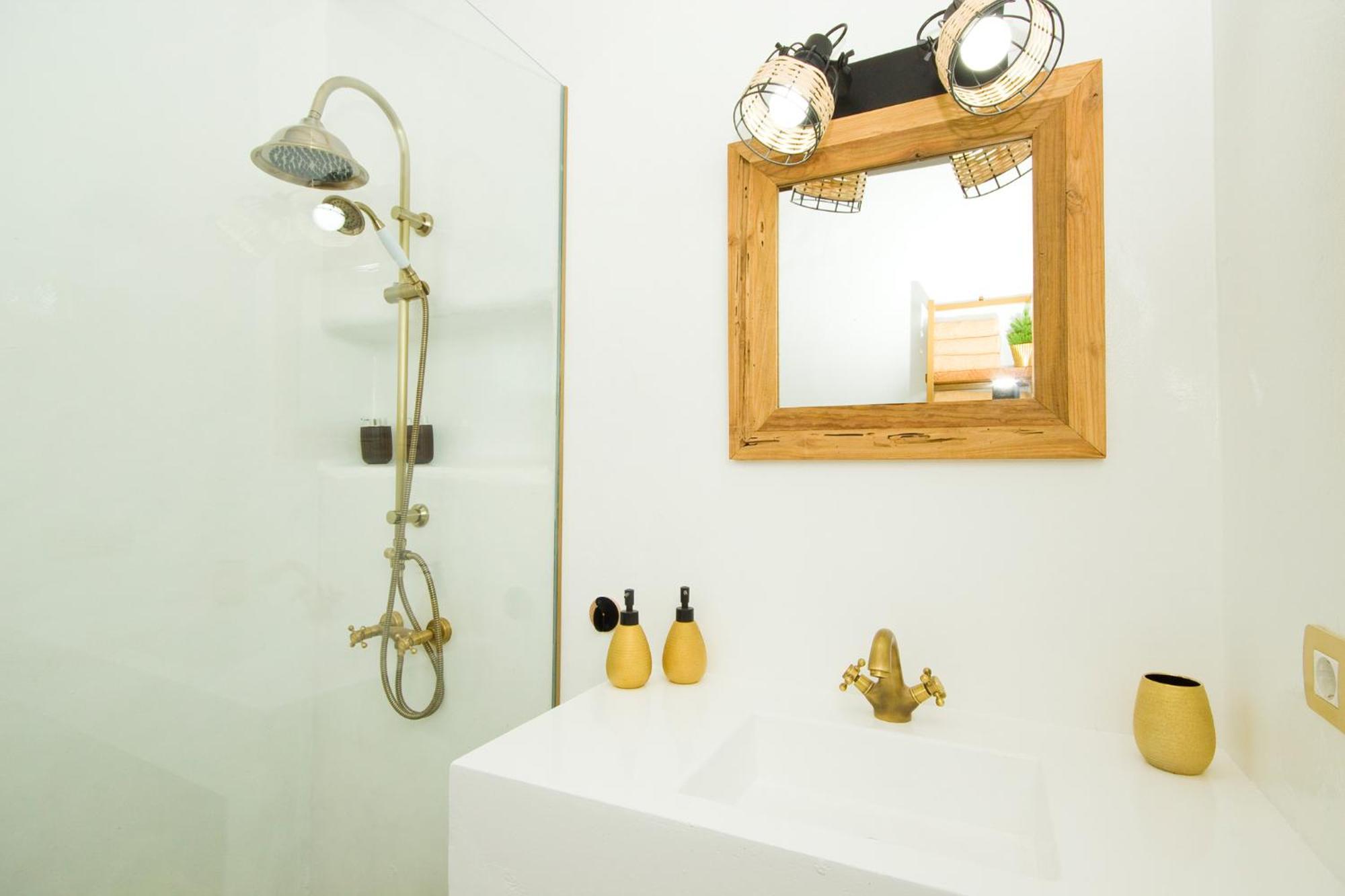 El Charco Lofts - By Az
