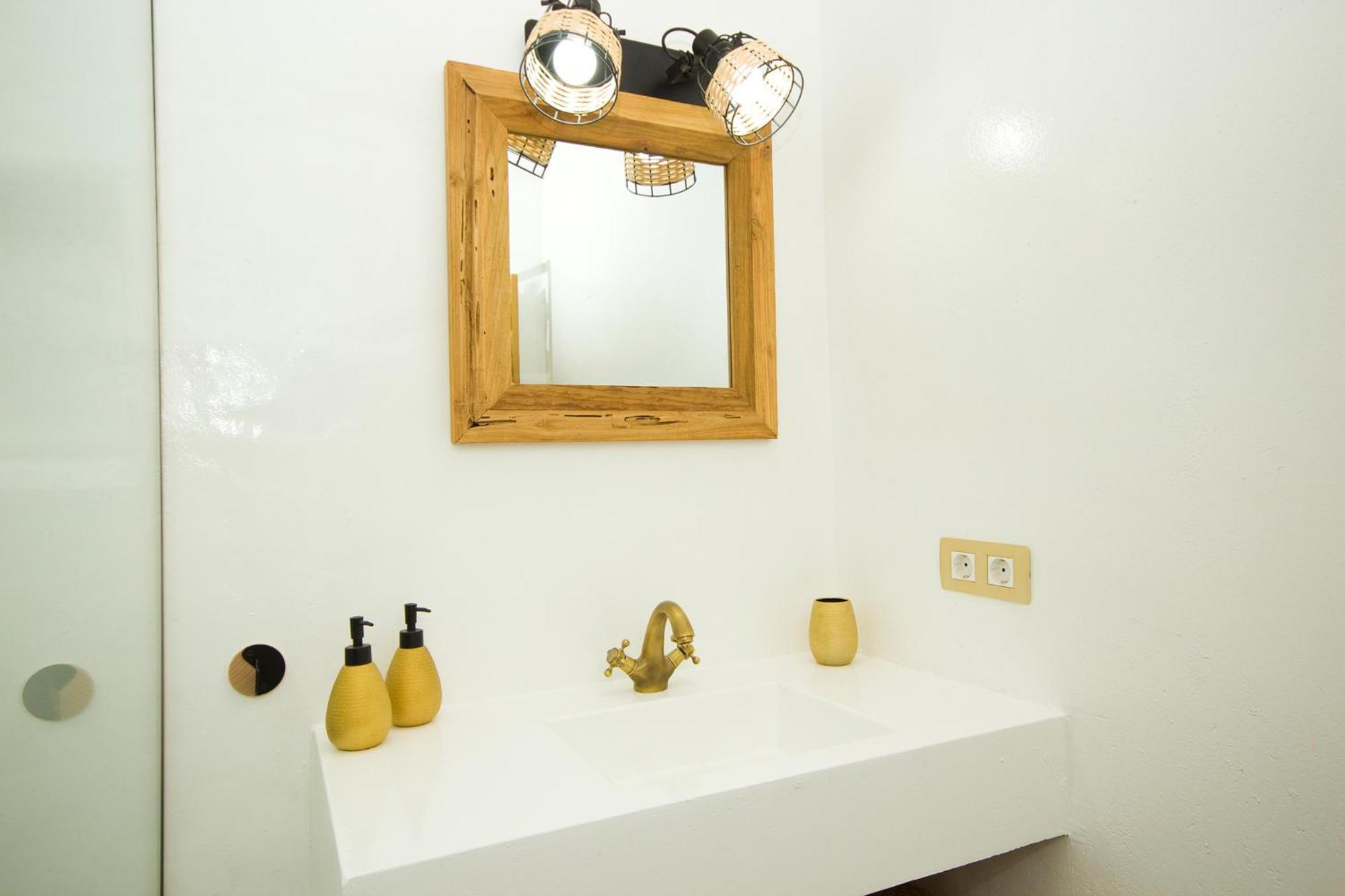 El Charco Lofts - By Az